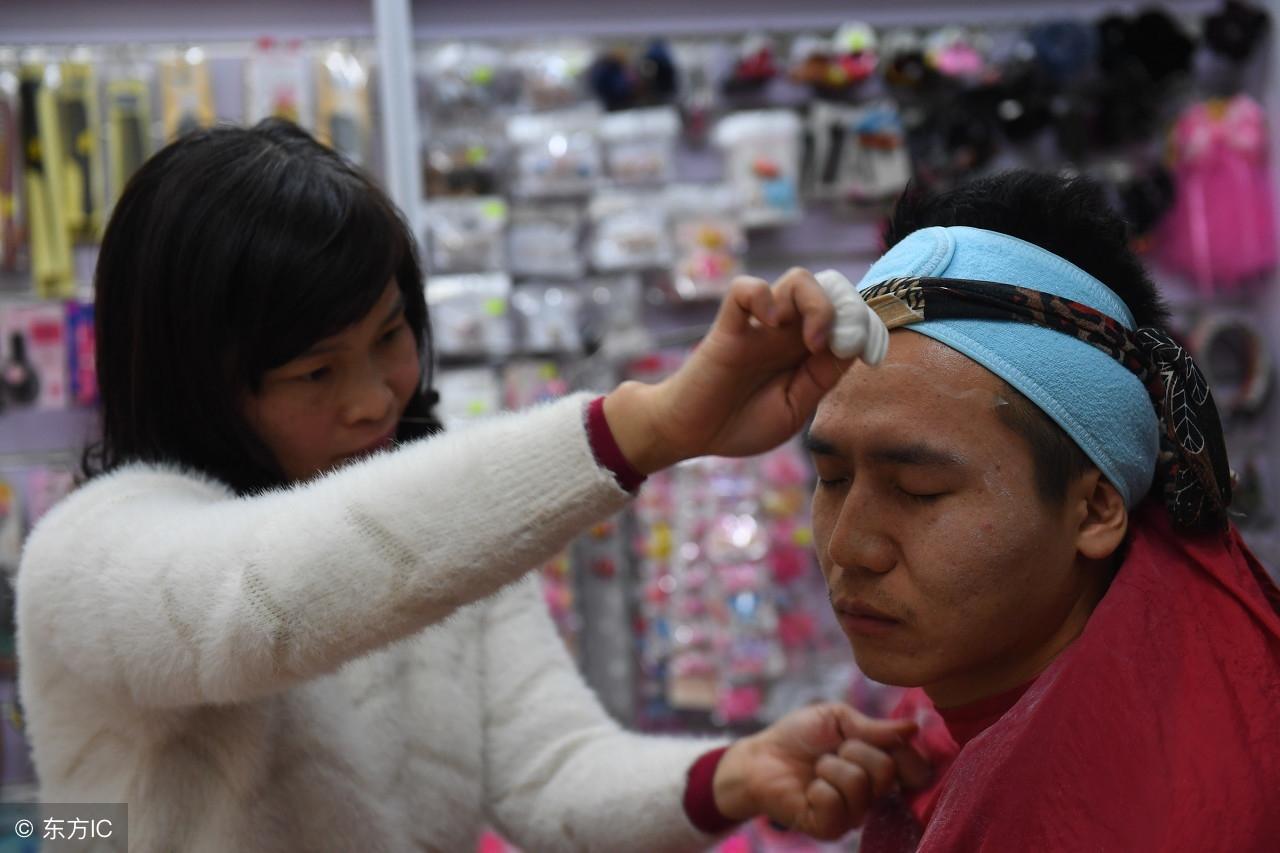 一根线为人开脸13年,开价1元收徒传承技艺