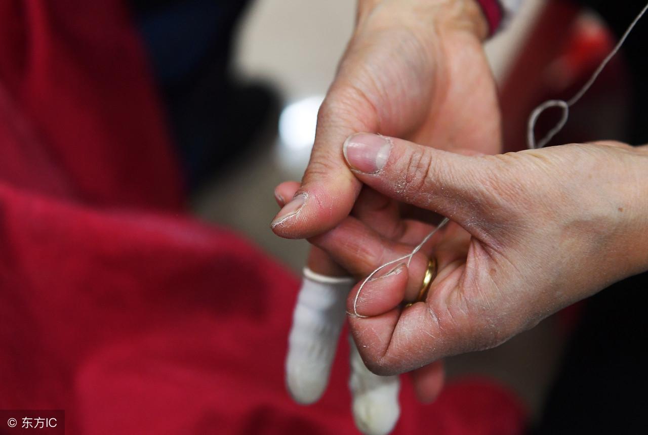 一根线为人开脸13年,开价1元收徒传承技艺