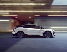 骑电车防晒霜推荐哪个品牌(骑电动车戴什么防晒方便)