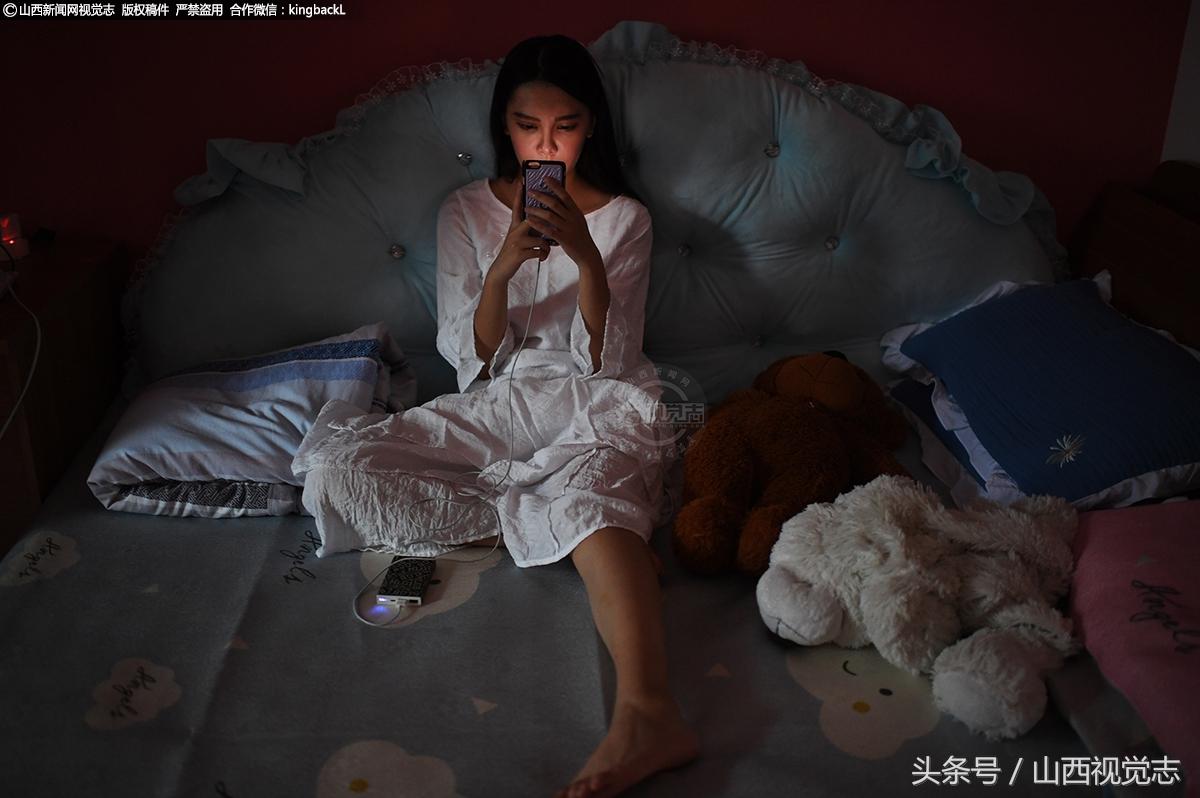 90后北漂网红被指“鼻子丑” 直播筹钱“取肋骨”圆整形梦