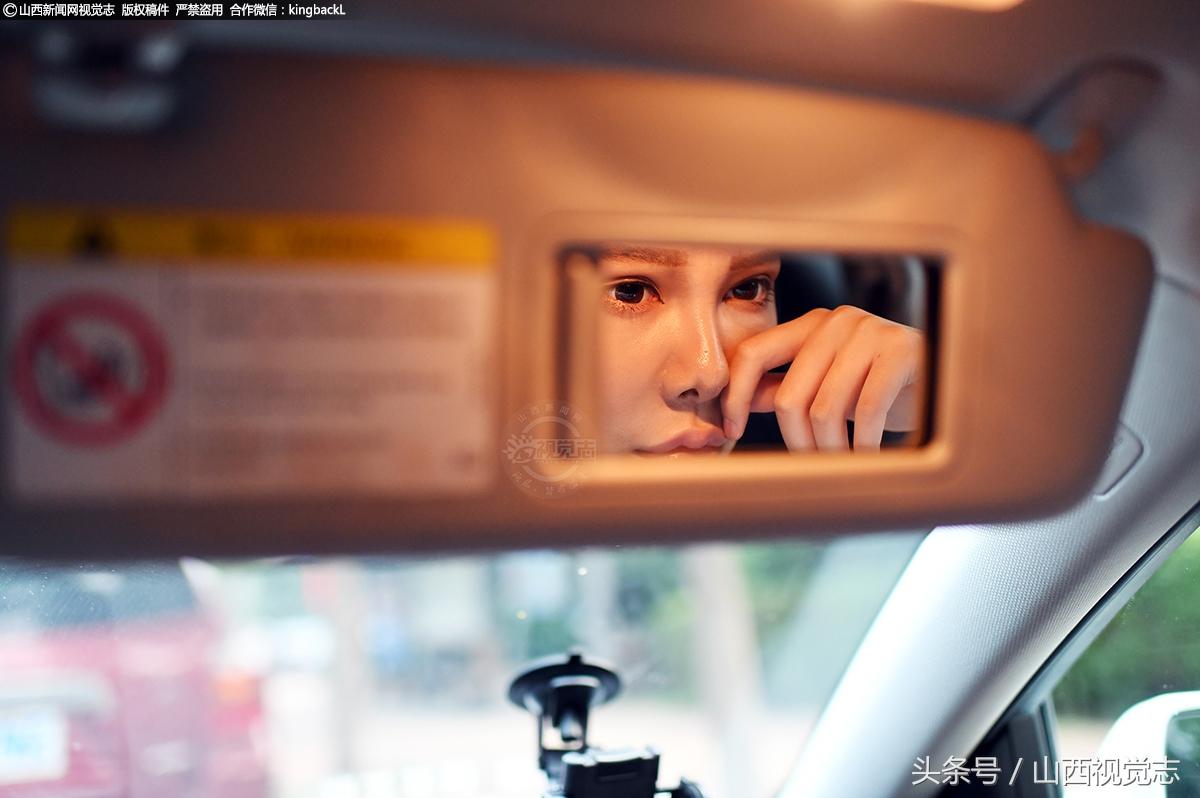 90后北漂网红被指“鼻子丑” 直播筹钱“取肋骨”圆整形梦