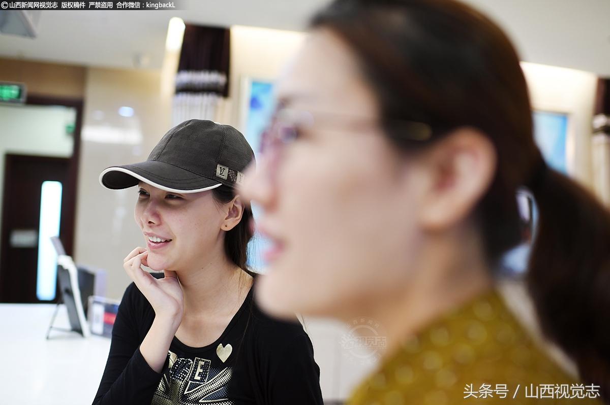 90后北漂网红被指“鼻子丑” 直播筹钱“取肋骨”圆整形梦