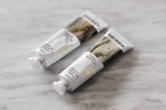 荷兰好用的隔离防晒霜品牌(哪个品牌隔离防晒霜好用)