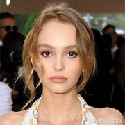 雅诗兰黛旗下品牌的防晒霜(雅诗兰黛旗下品牌的防晒霜好吗)