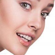 鼻整形多少天涂祛疤膏(做了鼻子多久可以擦祛疤产品)