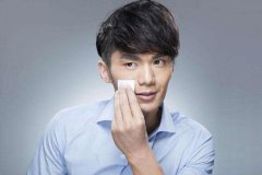 男士防晒霜不闷痘推荐品牌(男士防晒霜哪个牌子要好用一点)