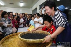 防晒霜自动装盒机品牌(防晒霜的包装)