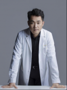 乳房整形的佳年龄是多少(哪里乳房整形比较好)