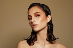 夏季反光防晒霜推荐品牌(防晒霜抗紫外线哪个品牌好)