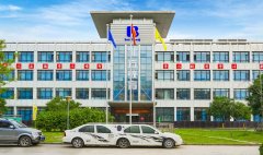 车子后面整形加喷漆多少钱(给车身喷漆要多少钱)