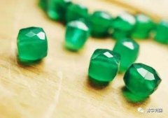 不粘手的防晒霜有哪些品牌(什么牌子的防晒霜物美价廉)