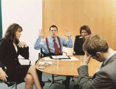 泳衣品牌防晒霜有哪些好处(泳衣品牌防晒霜有哪些好处和作用)