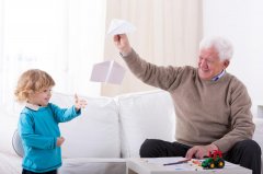 什么品牌防晒霜适合老年人(什么品牌防晒霜适合老年人用)