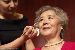 老辈用的防晒霜有哪些品牌(老年人用防晒霜什么品牌好)