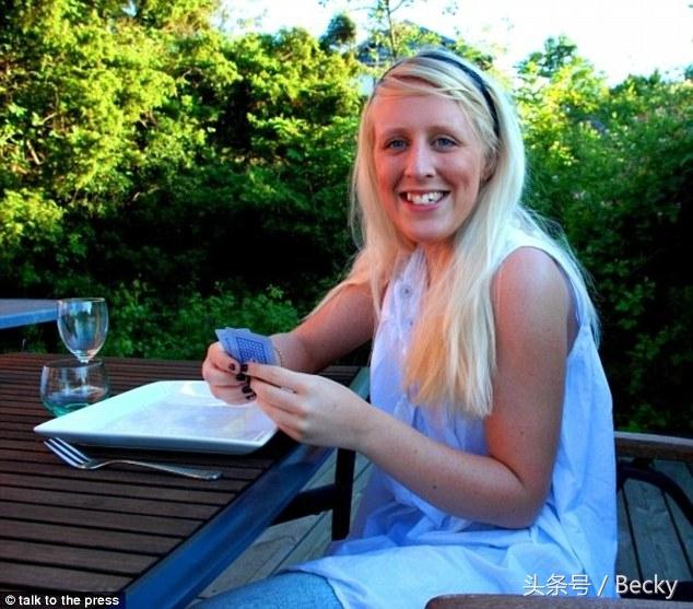 英国女子花费巨资整容,渴望将自己打造成越来越假的“玩偶”