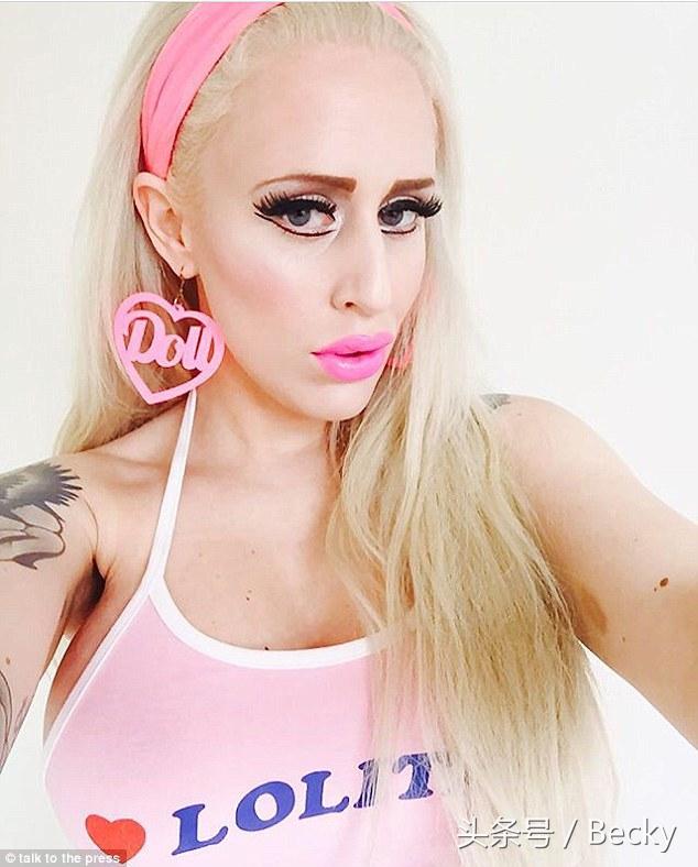 英国女子花费巨资整容,渴望将自己打造成越来越假的“玩偶”