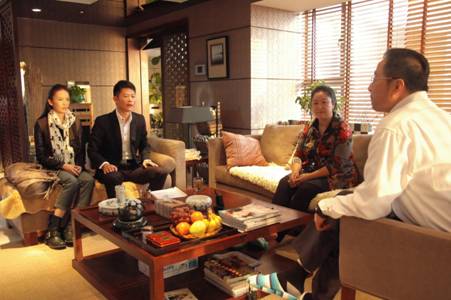 在整形医院工作被未来婆婆嫌弃，上门红包只给200，女子怒：分手