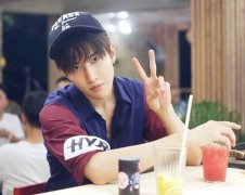 黄晓明代言的防晒霜品牌(黄明昊代言的防晒霜)