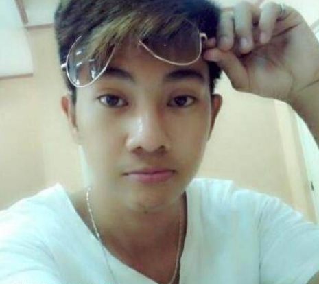 小伙花费70元整容，结果整容失败致脸部溃烂，帅小伙变成丑男